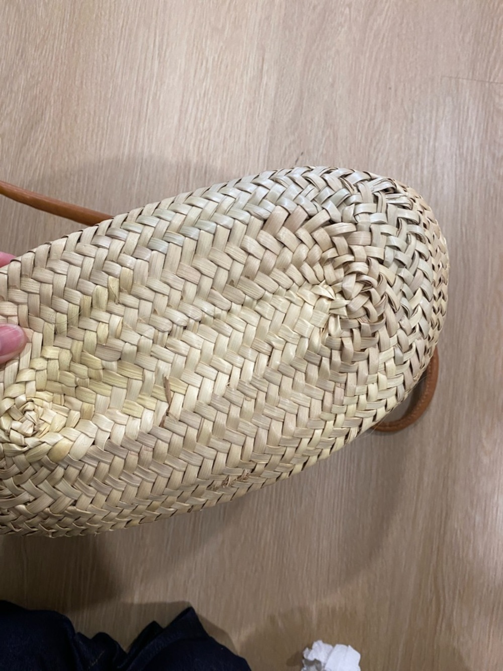 Moroccan Straw Tote beach Bag with playful red lip design - Picture 5 of 5